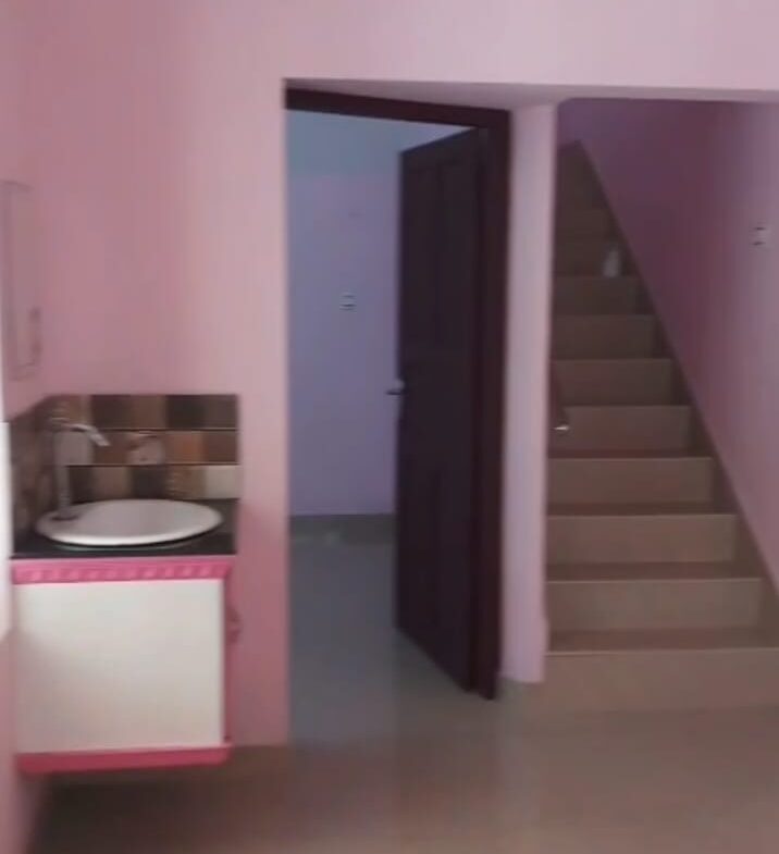 716