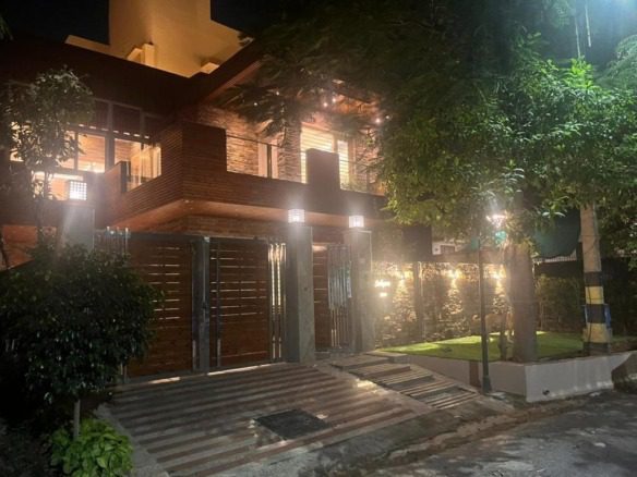 6 Bedroom House for rent in DLF Phase 4, Gurgaon 36