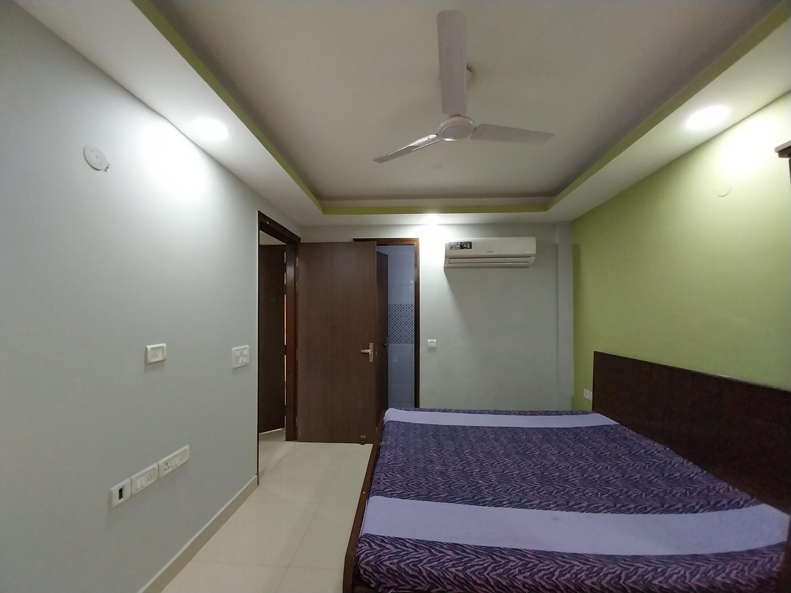 1 RK Flats for rent in DLF Phase 3, Gurgaon 001