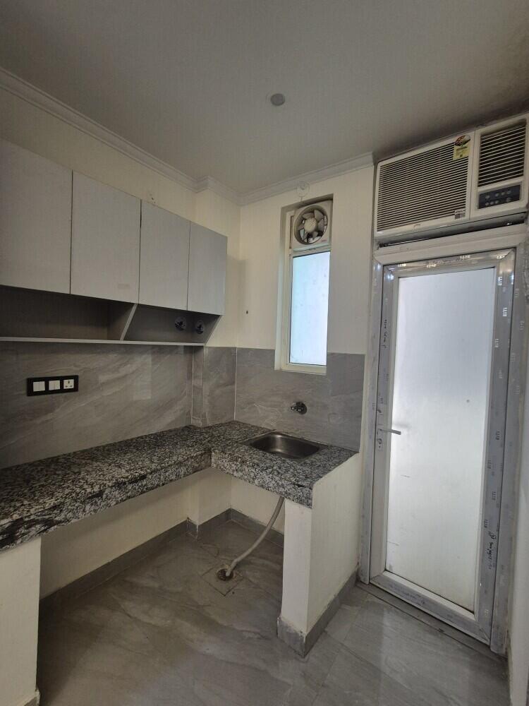 1 RK Flats for rent in DLF Phase 3, Gurgaon 04